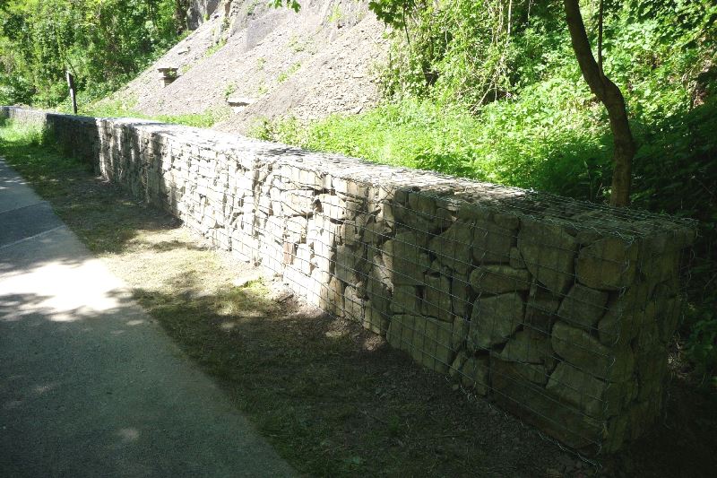 Hotová gabionová stěna chrání před dalšími případnými sesuvy. Foto: zdroj MMO 